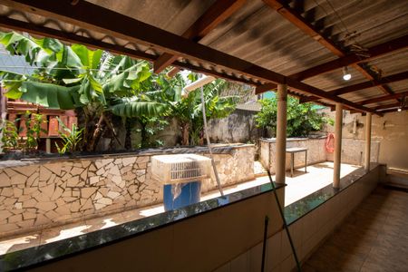 Casa à venda com 150m², 3 quartos e 3 vagasÁREA EXTERNA FUNDOS