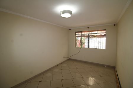 Casa para alugar com 116m², 3 quartos e 2 vagasSala