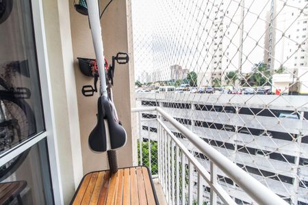 Varanda de apartamento à venda com 2 quartos, 58m² em Jardim Tupanci, Barueri