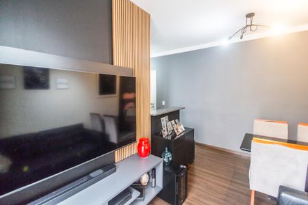 Sala  de apartamento à venda com 2 quartos, 58m² em Jardim Tupanci, Barueri