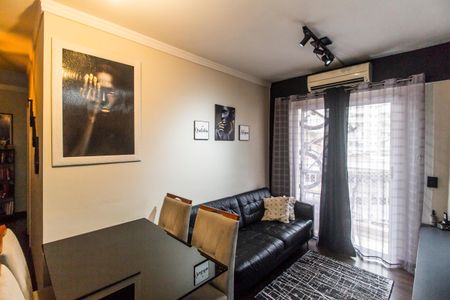 Sala  de apartamento à venda com 2 quartos, 58m² em Jardim Tupanci, Barueri