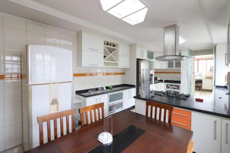 Casa para alugar com 350m², 3 quartos e 1 vagaCozinha