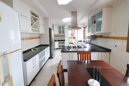 Casa para alugar com 350m², 3 quartos e 1 vagaCozinha