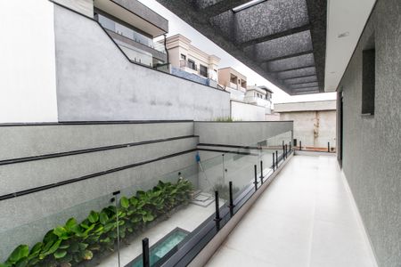Casa de condomínio à venda com 386m², 4 quartos e 4 vagasVaranda