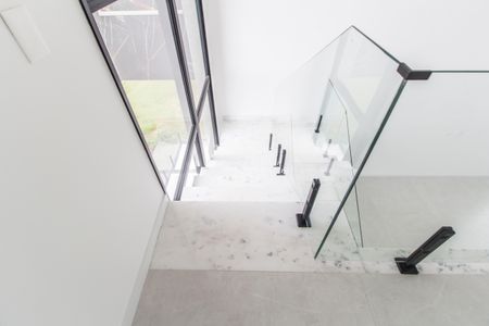 Casa de condomínio à venda com 386m², 4 quartos e 4 vagasEscada