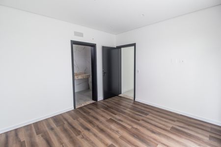 Casa de condomínio à venda com 386m², 4 quartos e 4 vagasSuíte 3