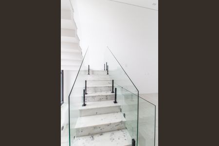 Casa de condomínio à venda com 386m², 4 quartos e 4 vagasEscada