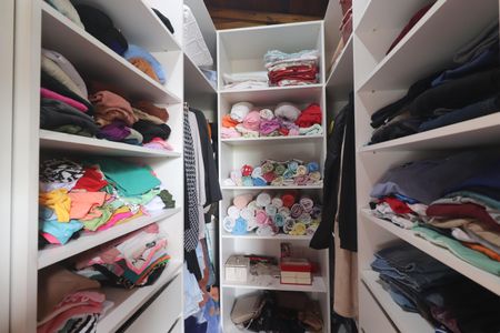 Casa à venda com 292m², 4 quartos e 2 vagasCloset