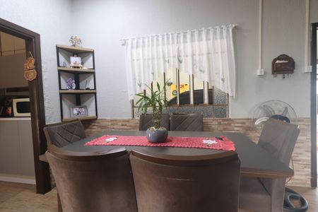 Casa à venda com 292m², 4 quartos e 2 vagasSala térrea