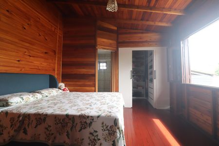 Casa à venda com 292m², 4 quartos e 2 vagasSuíte