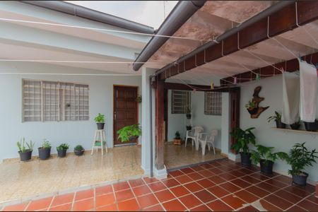 Casa à venda com 528m², 2 quartos e 3 vagas Casa à venda com 528m², 2 quartos e 3 vagasEntrada