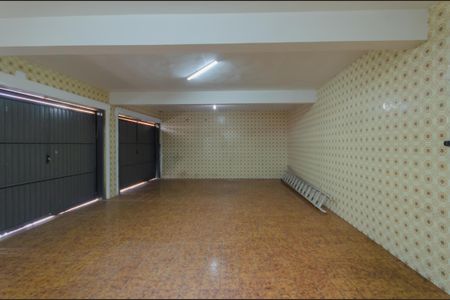 Casa à venda com 528m², 2 quartos e 3 vagas Casa à venda com 528m², 2 quartos e 3 vagasGaragem