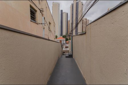 Casa à venda com 528m², 2 quartos e 3 vagas Casa à venda com 528m², 2 quartos e 3 vagasCorredor