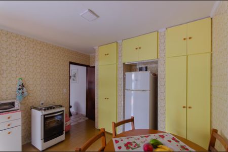 Casa à venda com 528m², 2 quartos e 3 vagas Casa à venda com 528m², 2 quartos e 3 vagasCozinha