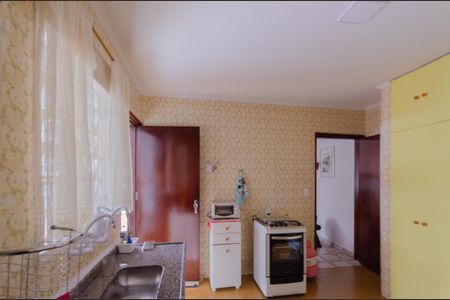 Casa à venda com 528m², 2 quartos e 3 vagas Casa à venda com 528m², 2 quartos e 3 vagasCozinha