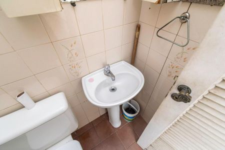 Casa à venda com 360m², 7 quartos e 2 vagas2º andar - Banheiro de serviço