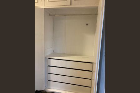 Apartamento à venda com 188m², 4 quartos e sem vaga Apartamento à venda com 188m², 4 quartos e sem vagaQuarto