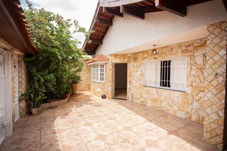 Casa à venda com 200m², 3 quartos e 3 vagasVARANDA E GARAGEM