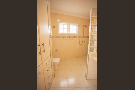 Casa à venda com 200m², 3 quartos e 3 vagasBANHEIRO DA SUÍTE 2