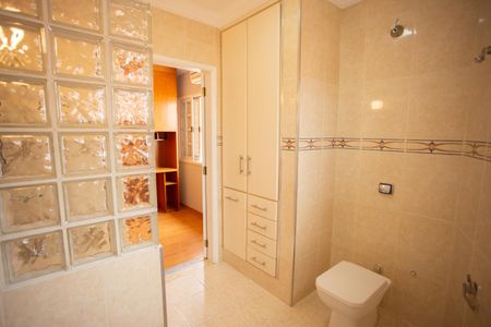 Casa à venda com 200m², 3 quartos e 3 vagasBANHEIRO DA SUÍTE 2