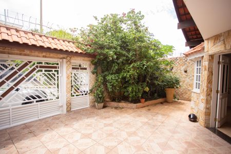 Casa à venda com 200m², 3 quartos e 3 vagasVARANDA E GARAGEM