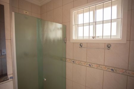 Casa à venda com 200m², 3 quartos e 3 vagasBANHEIRO DA SUÍTE 1