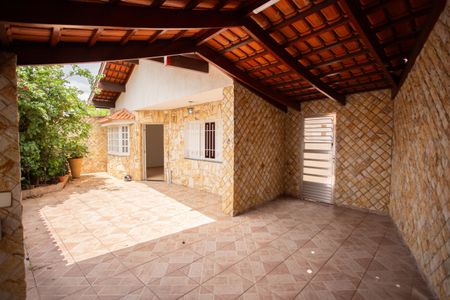 Casa à venda com 200m², 3 quartos e 3 vagasVARANDA E GARAGEM