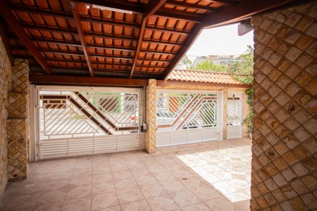 Casa à venda com 200m², 3 quartos e 3 vagasVARANDA E GARAGEM