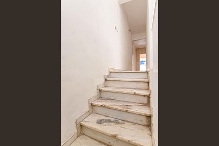 Apartamento para alugar com 150m², 2 quartos e sem vaga Apartamento para alugar com 150m², 2 quartos e sem vagaEscada