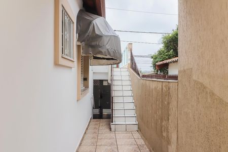 Casa à venda com 215m², 3 quartos e 4 vagasCorredor Lateral