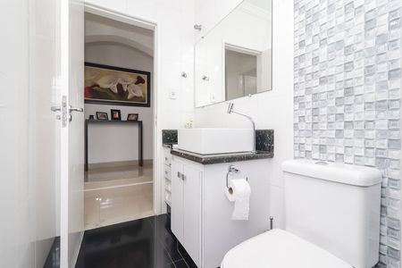Casa à venda com 215m², 3 quartos e 4 vagasBanheiro Social