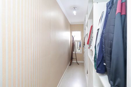 Casa à venda com 215m², 3 quartos e 4 vagasCloset da suíte 1