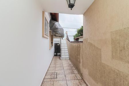Casa à venda com 215m², 3 quartos e 4 vagasCorredor Lateral