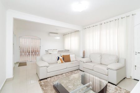 Sala de casa à venda com 3 quartos, 215m² em Vila Carmosina, São Paulo