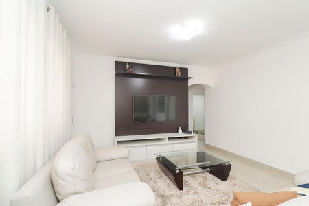 Casa à venda com 215m², 3 quartos e 4 vagasSala