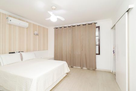 Casa à venda com 215m², 3 quartos e 4 vagasQuarto 1 - Suíte