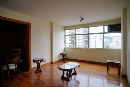 Apartamento à venda com 110m², 3 quartos e 1 vaga Apartamento à venda com 110m², 3 quartos e 1 vagaSala