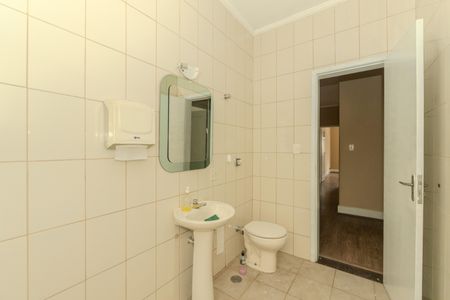 Casa para alugar com 280m², 5 quartos e sem vaga Casa para alugar com 280m², 5 quartos e sem vagaBanheiro