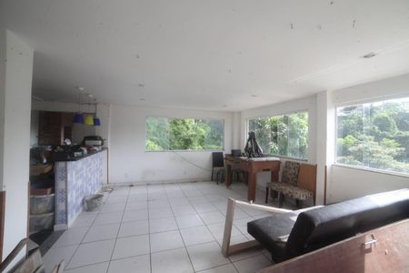 Casa à venda com 3 quartos, 195m² em Baldeador, Niterói