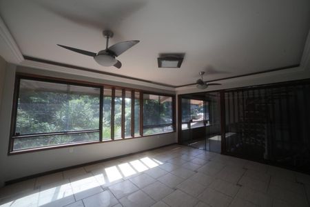 Casa à venda com 5 quartos, 520m² em Baldeador, Niterói