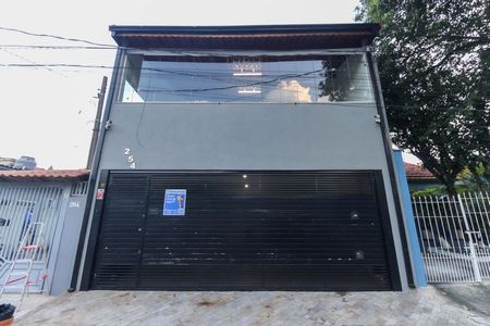 Casa para alugar com 241m², 3 quartos e 3 vagas Casa para alugar com 241m², 3 quartos e 3 vagasFachada