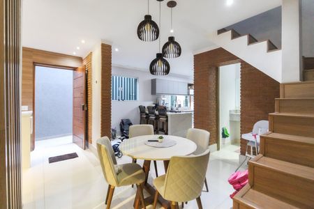 Casa para alugar com 241m², 3 quartos e 3 vagas Casa para alugar com 241m², 3 quartos e 3 vagasSala