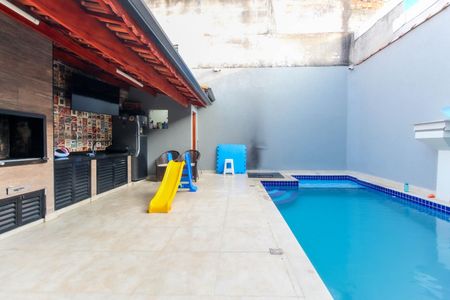 Casa para alugar com 241m², 3 quartos e 3 vagas Casa para alugar com 241m², 3 quartos e 3 vagasÁrea Externa