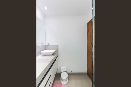 Casa para alugar com 241m², 3 quartos e 3 vagas Casa para alugar com 241m², 3 quartos e 3 vagasBanheiro Social