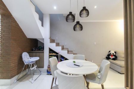 Casa para alugar com 241m², 3 quartos e 3 vagas Casa para alugar com 241m², 3 quartos e 3 vagasSala