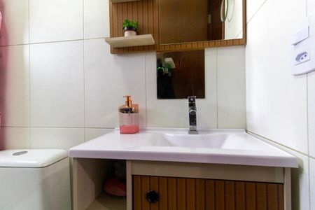 Casa para alugar com 85m², 2 quartos e 2 vagas Casa para alugar com 85m², 2 quartos e 2 vagasBanheiro 1