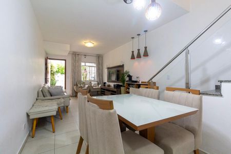 Sala de casa para alugar com 2 quartos, 85m² em Jardim Ponte Rasa, São Paulo