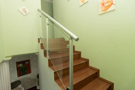 Casa à venda com 284m², 4 quartos e 4 vagasEscada