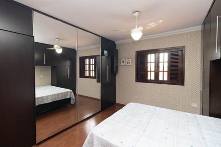 Casa à venda com 284m², 4 quartos e 4 vagasQuarto Suíte 1