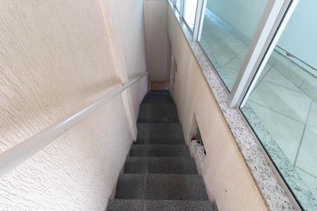 Casa à venda com 284m², 4 quartos e 4 vagasEscada de Entrada